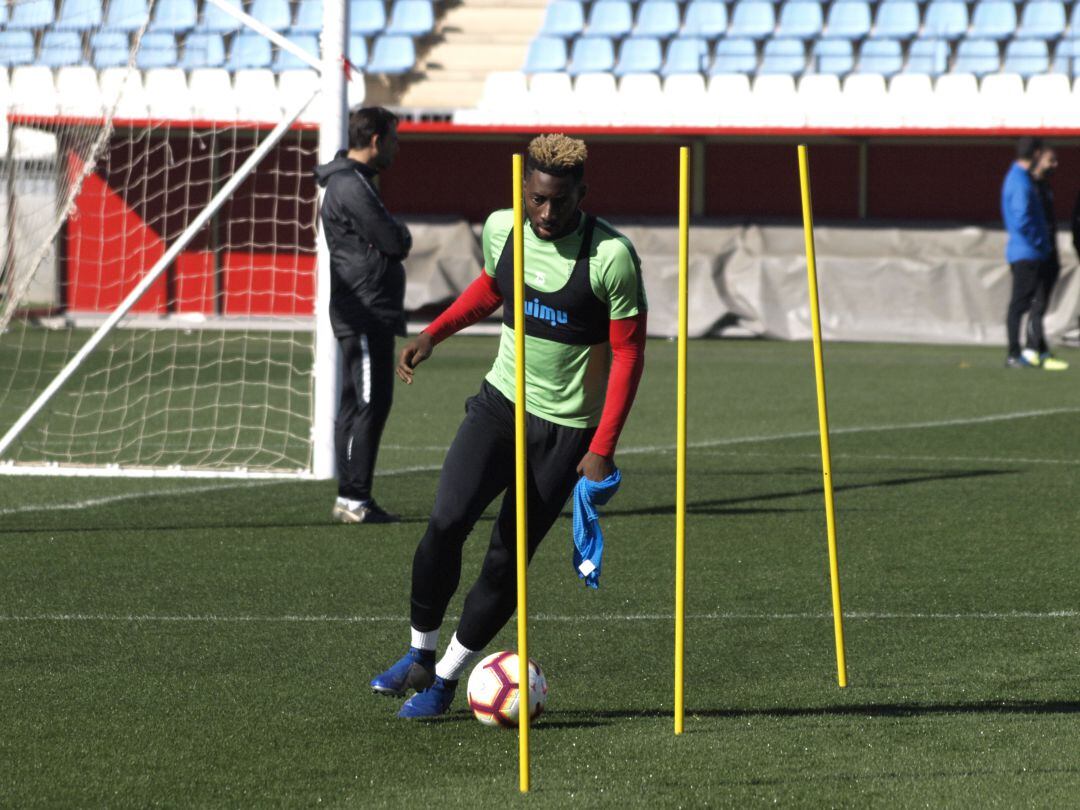 Yan Eteki en el entrenamiento de este jueves.