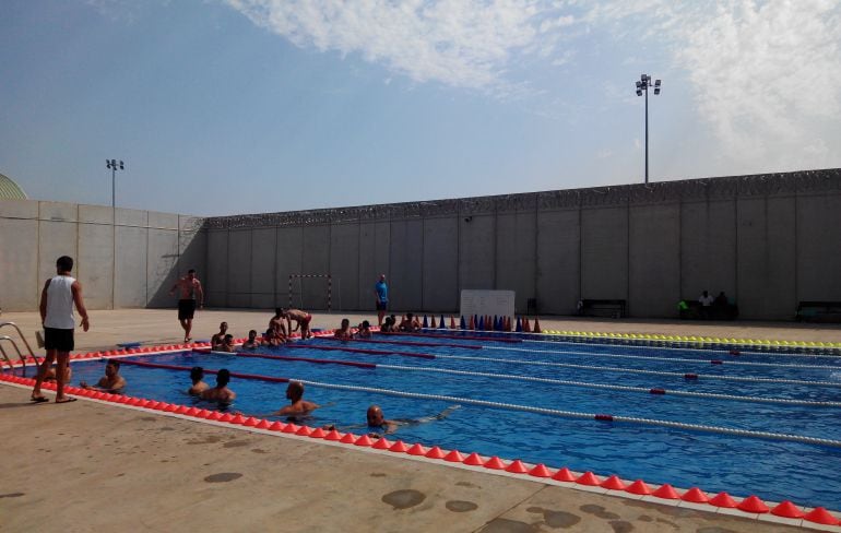 La reabierta piscina de la prisión Brians II, en Sant Esteve de Sesrovires, Barcelona 