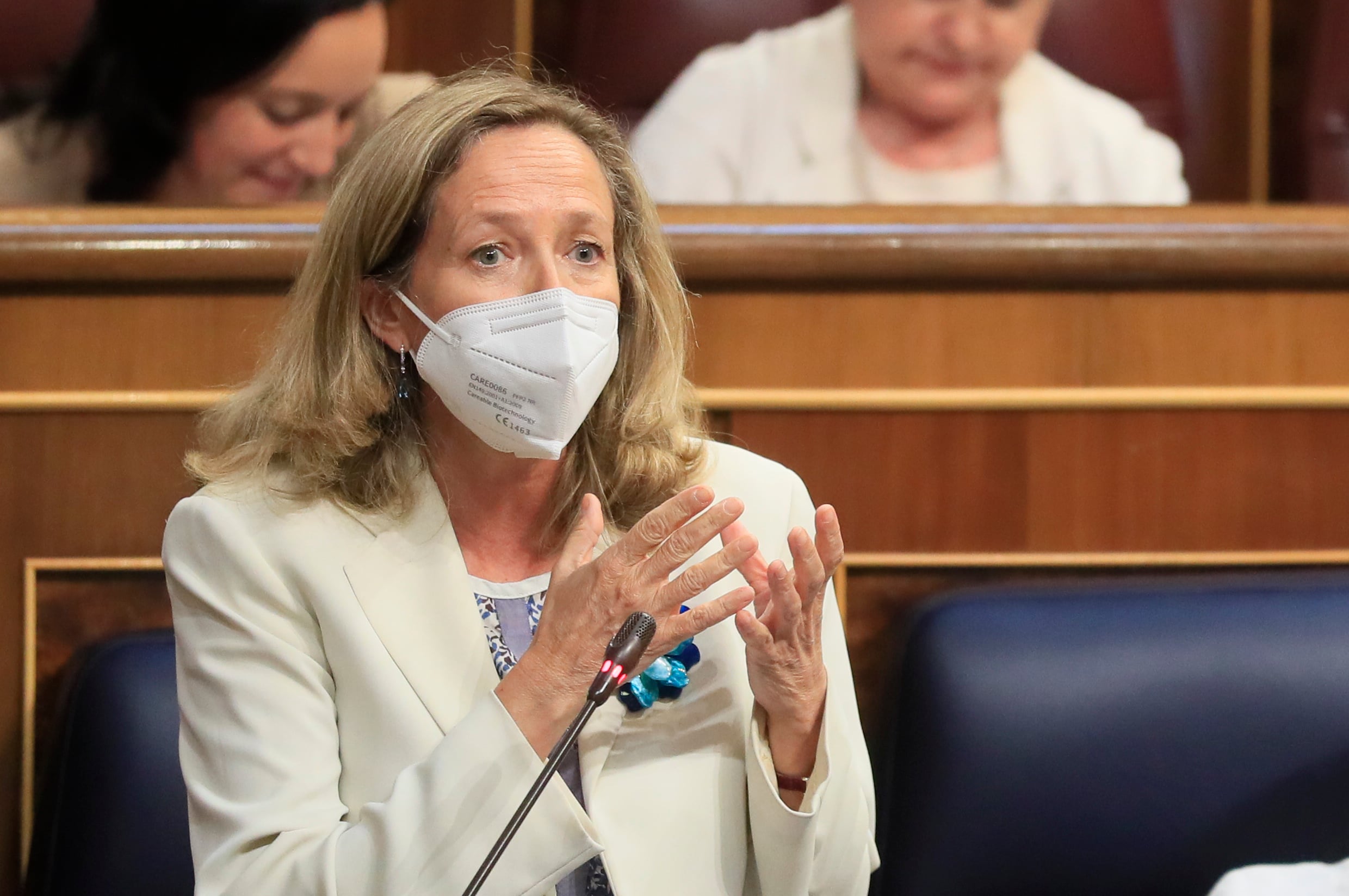 La vicepresidenta primera y ministra de Asuntos Económicos y Transformación Digital, Nadia Calviño, durante su intervención este miércoles en el pleno del Congreso de los Diputados