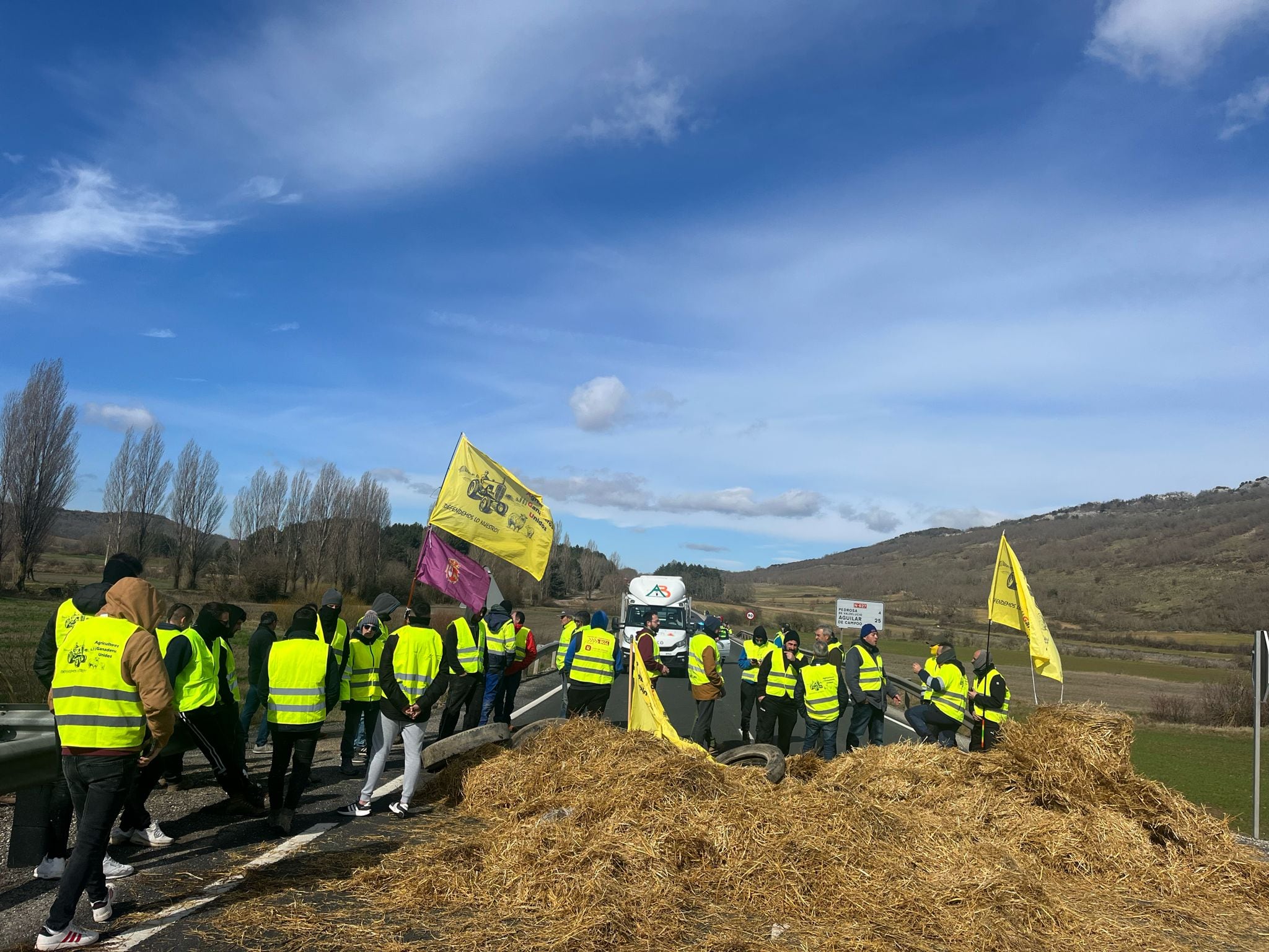 Las protestas del campo han cortado el tráfico en varias carreteras de Burgos