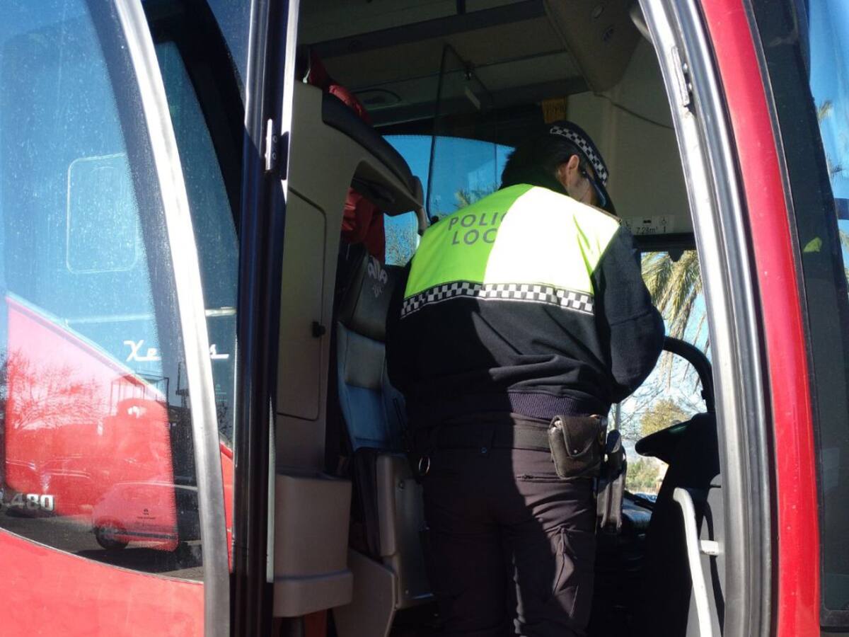 La Policía Local de Elda detecta drogas en un conductor de transporte escolar