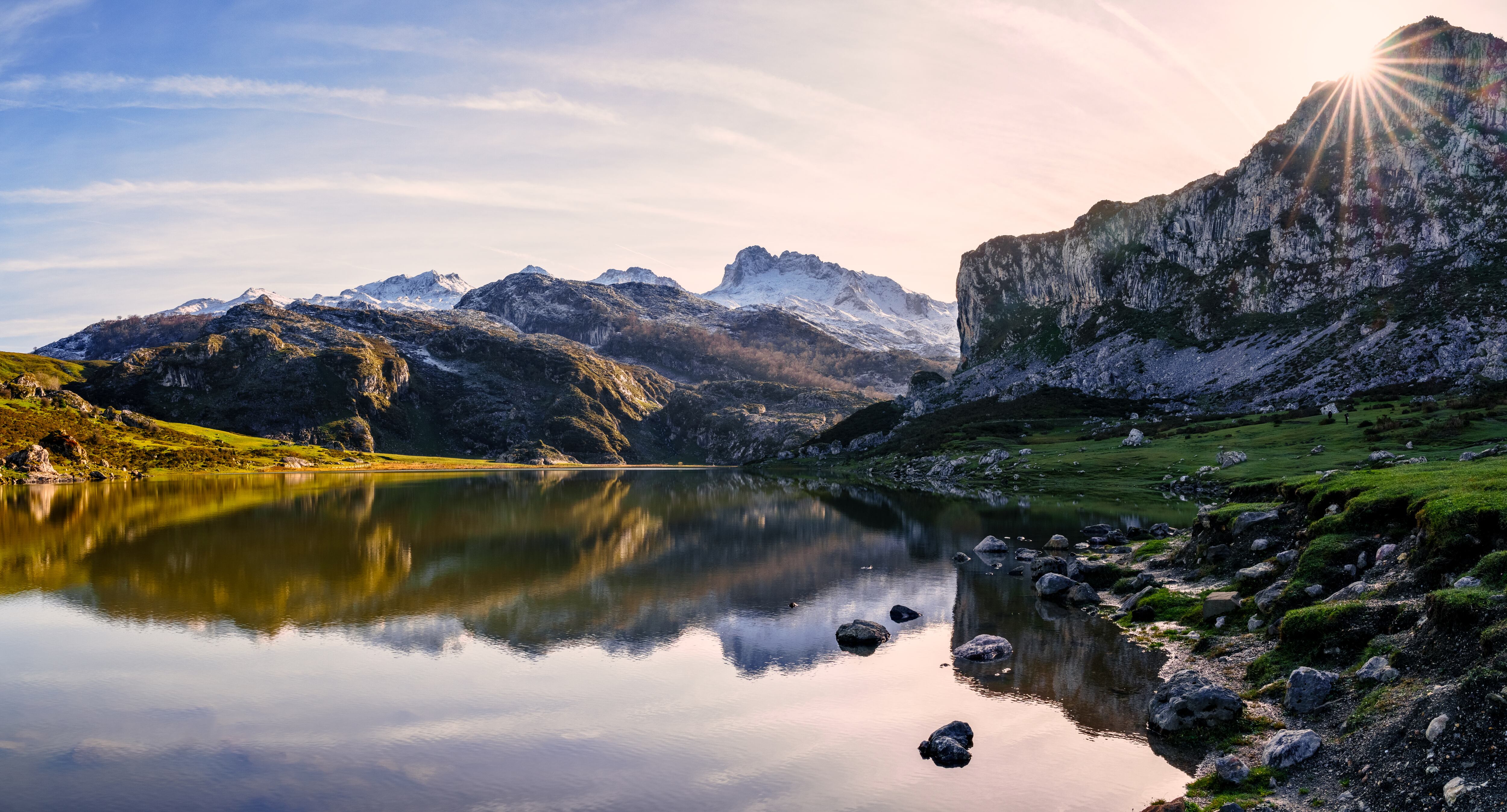 Los Lagos de Covadonga, en los Picos de Europa, España. Getty Images.