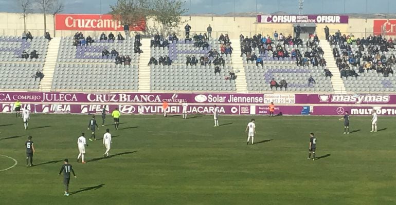 Un momento del partido Real Jaén-Villacarrillo.