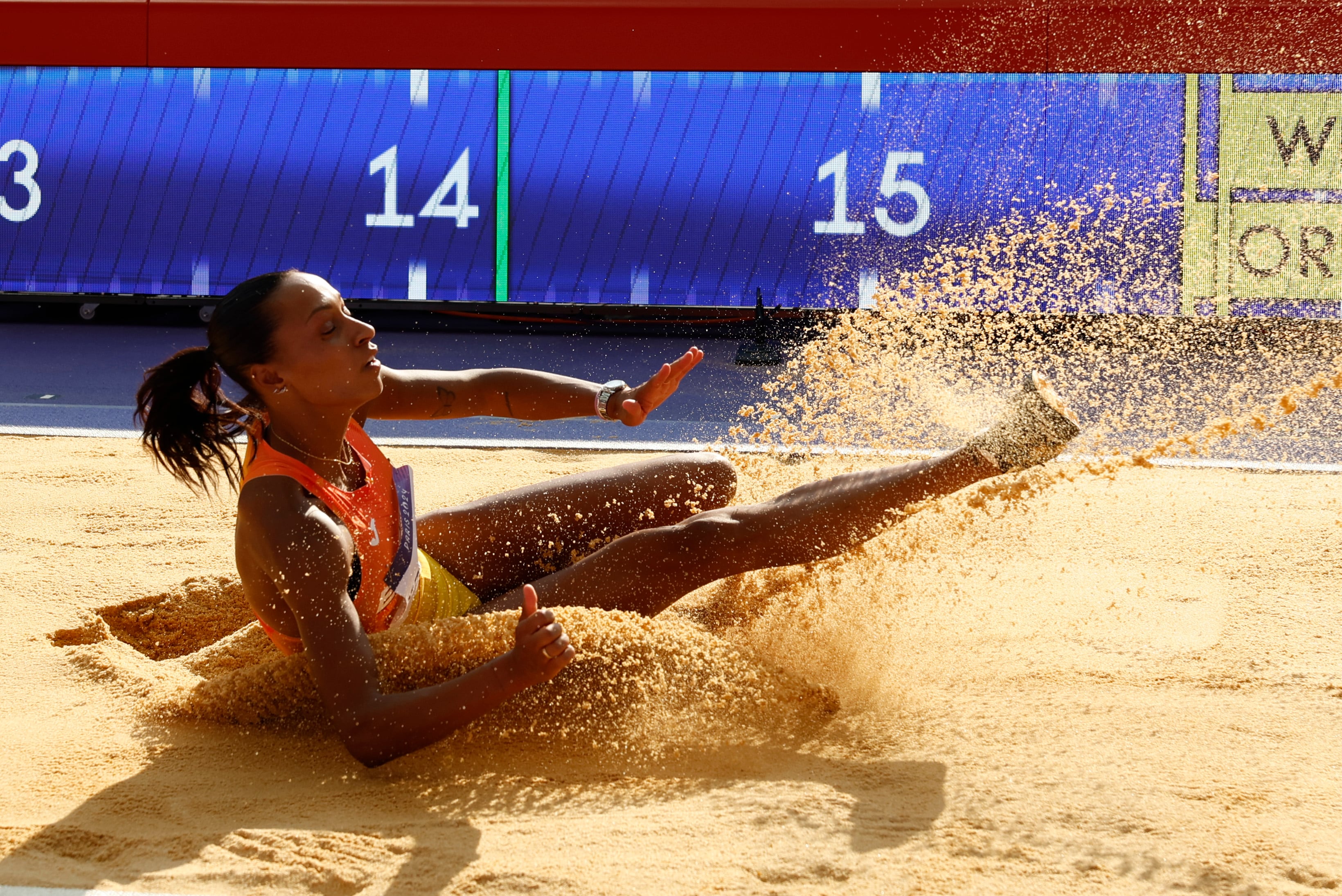 PARÍS, 02/08/2024.- La española Ana Peleteiro durante la prueba de Triple salto femenino de los Juegos Olímpicos de París 2024, este viernes en la capital francesa. EFE/ Julio Muñoz
