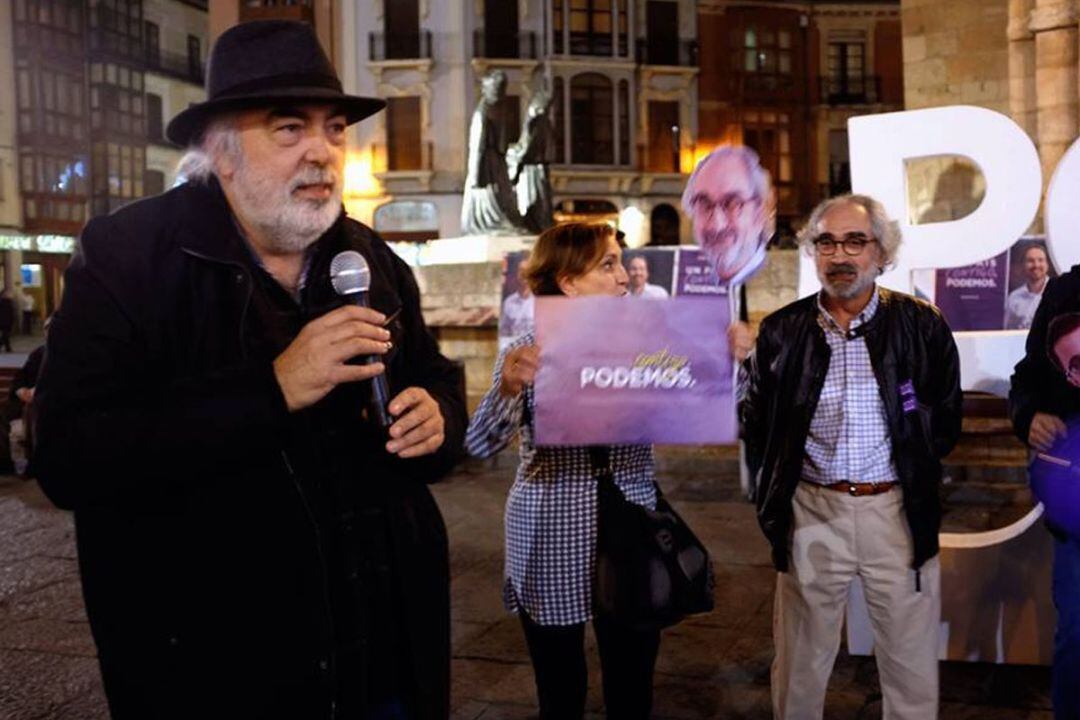 Fernando Martos durante uno de los actos de campaña en la Plaza Mayor de la capital