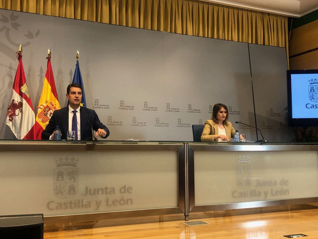 Ibálñez y Lucas en la rueda de prensa tras el Consejo de Gobierno. 
 