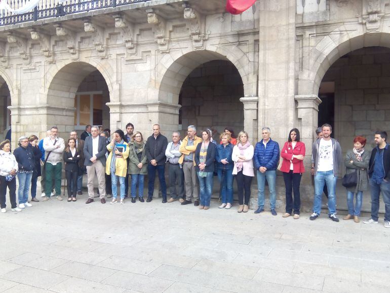 Concentración de la corporación de Lugo por el crimen de Orlando.