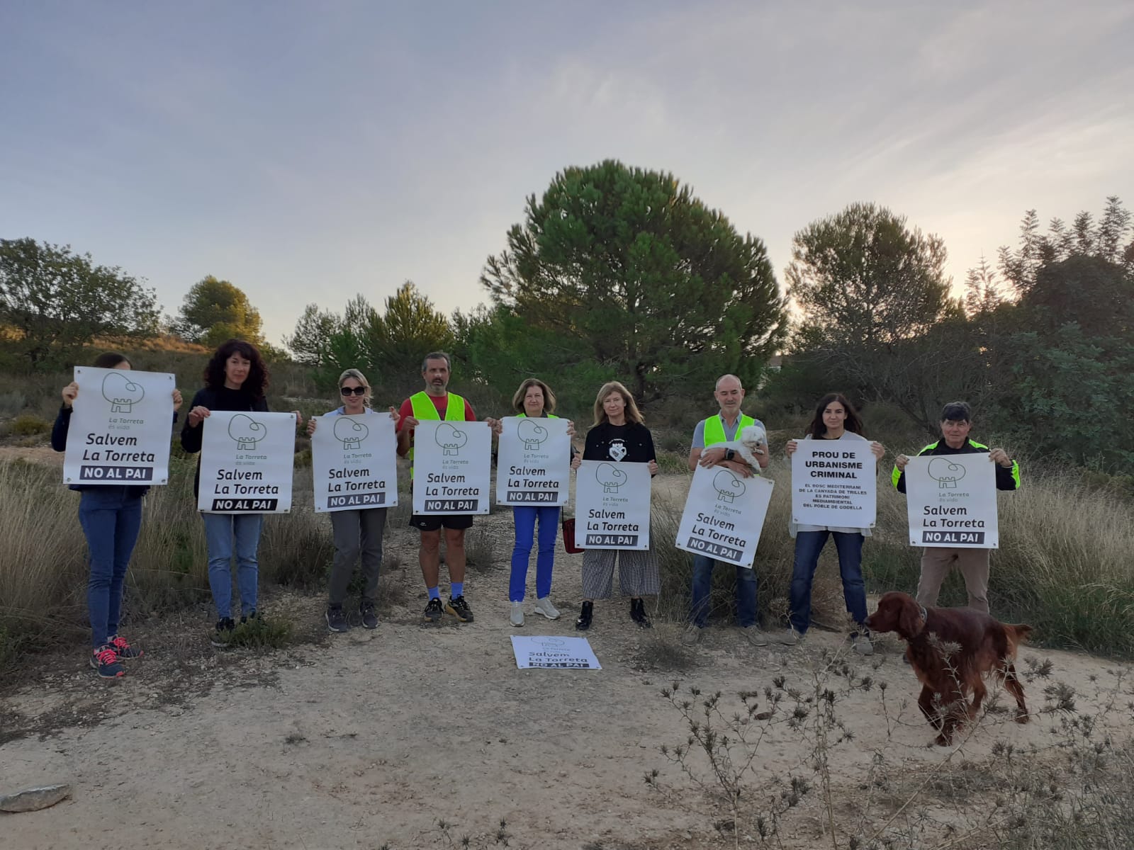 Los vecinos de la plataforma &#039;Salvem la Torreta&#039;, en Godella, alertan de que ya han empezado las obras previas a un PAI que &quot;destruirá&quot; una zona protegida.