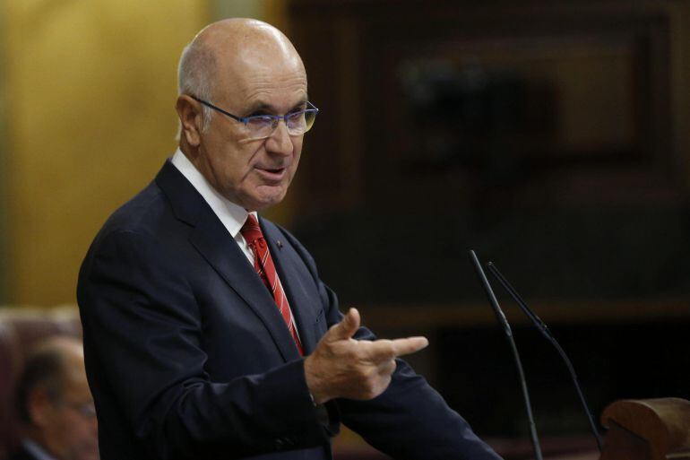 GRA028. MADRID, 29/10/2014.- El portavoz de CiU en el Congreso, Josep Antoni Duran Lleida, durante su intervención ante el Congreso de los Diputados, donde el presidente del Gobierno, Mariano Rajoy, ha informado de las conclusiones del Consejo Europeo celebrado la pasada semana en Bruselas. EFE/Juan Carlos Hidalgo
