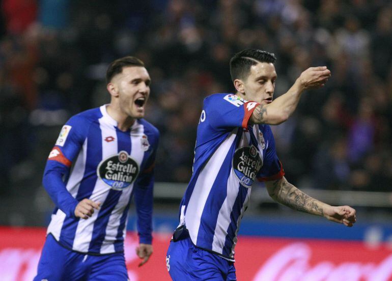 El centrocampista del Deportivo Luis Alberto Romero celebra el gol marcado ante el Levante