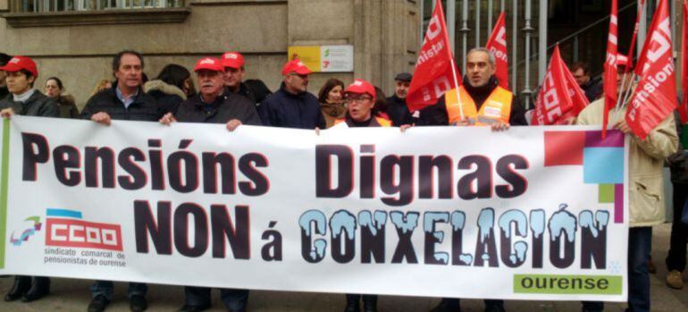 Manifestación de Comisiones Obreras ante el INSS