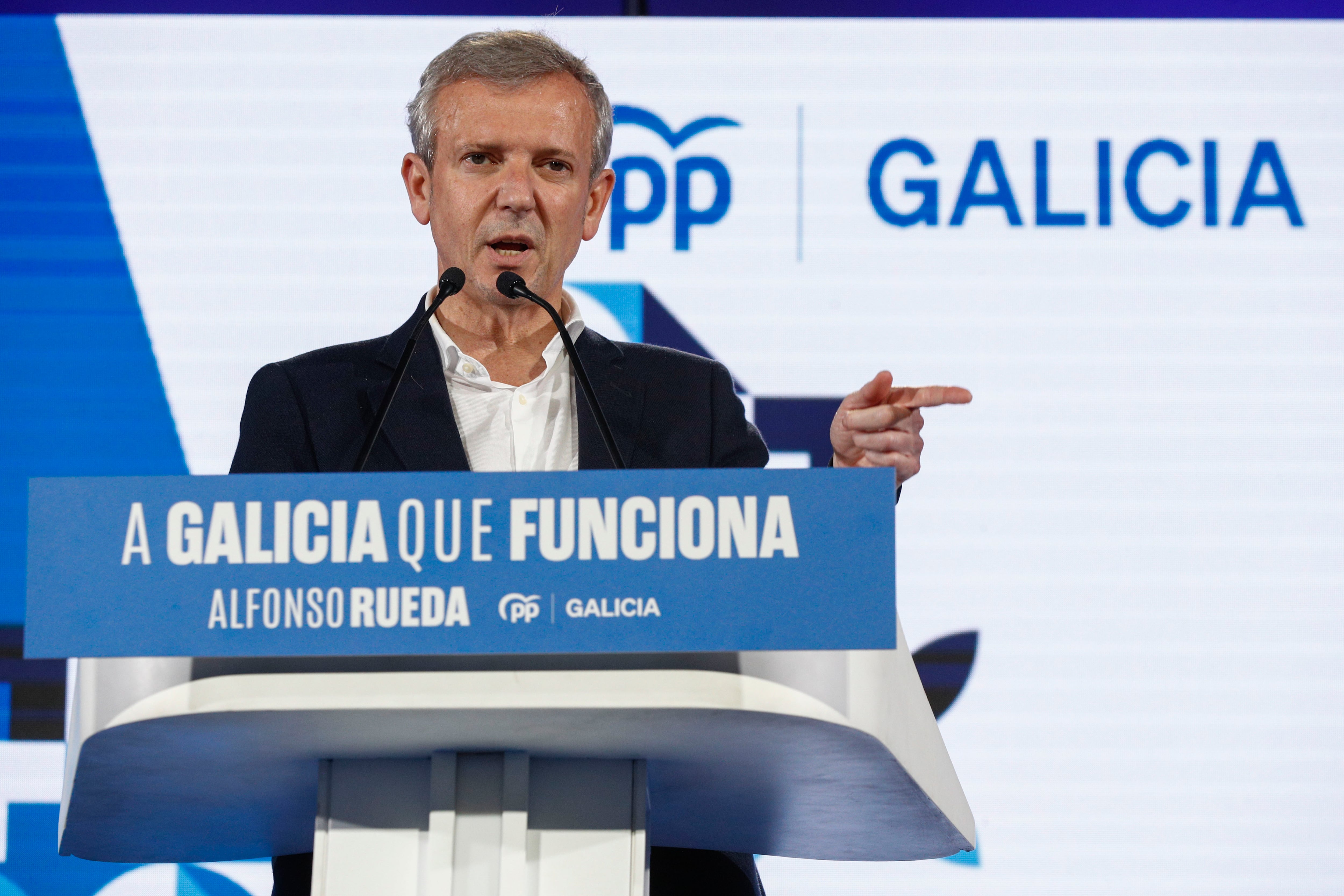 RIBADEO (LUGO), 06/02/2024.- El presidente de la Xunta, Alfonso Rueda, participa en un acto de campaña del Partido Popular de Galicia este martes, en la provincia de Lugo. EFE/ Pedro Eliseo Agrelo Trigo
