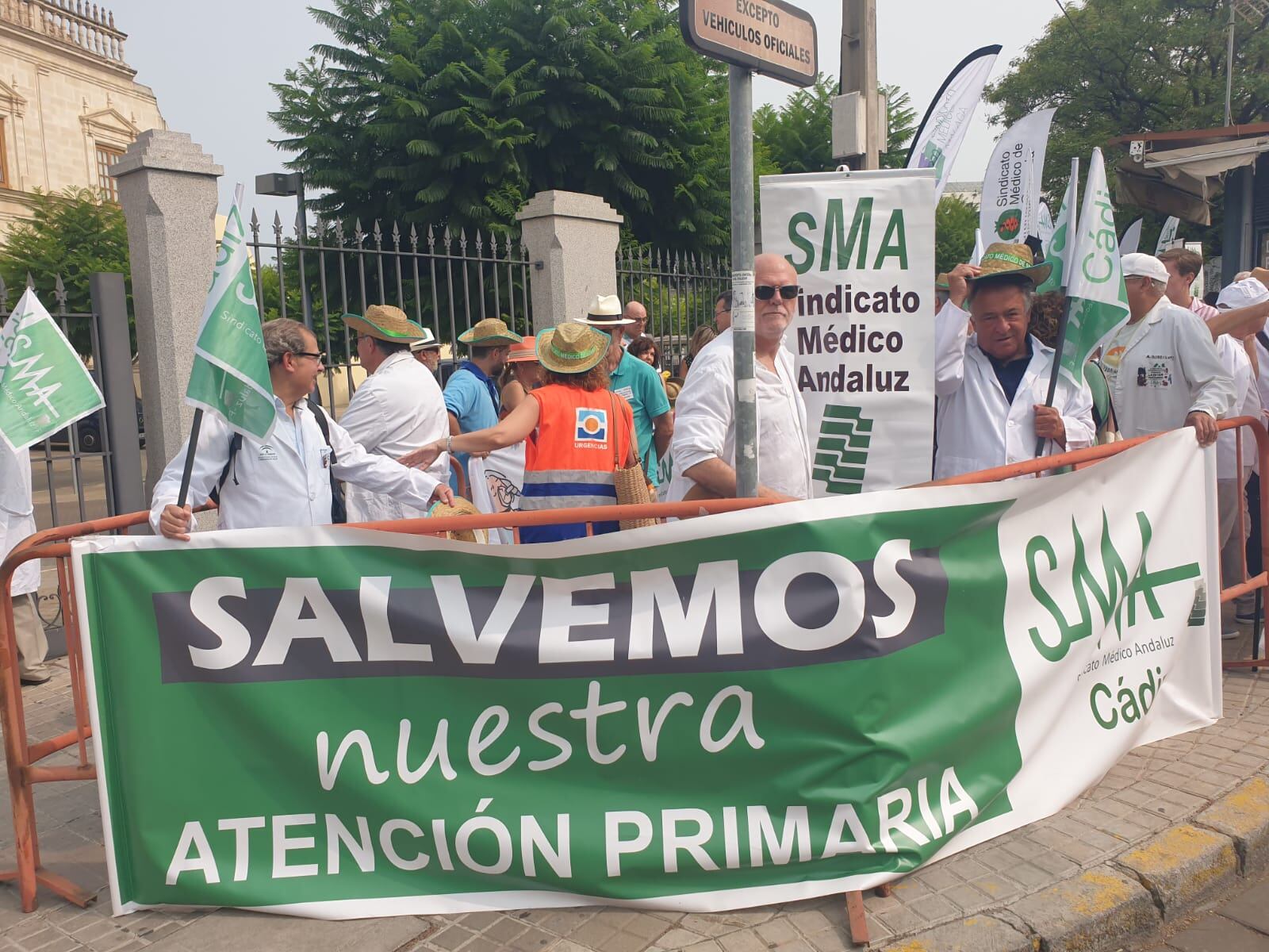 Concentración ante el Parlamento del Sindicato Médico Andaluz para pedir un nuevo diálogo con la Administración/Sindicato Médico Andaluz