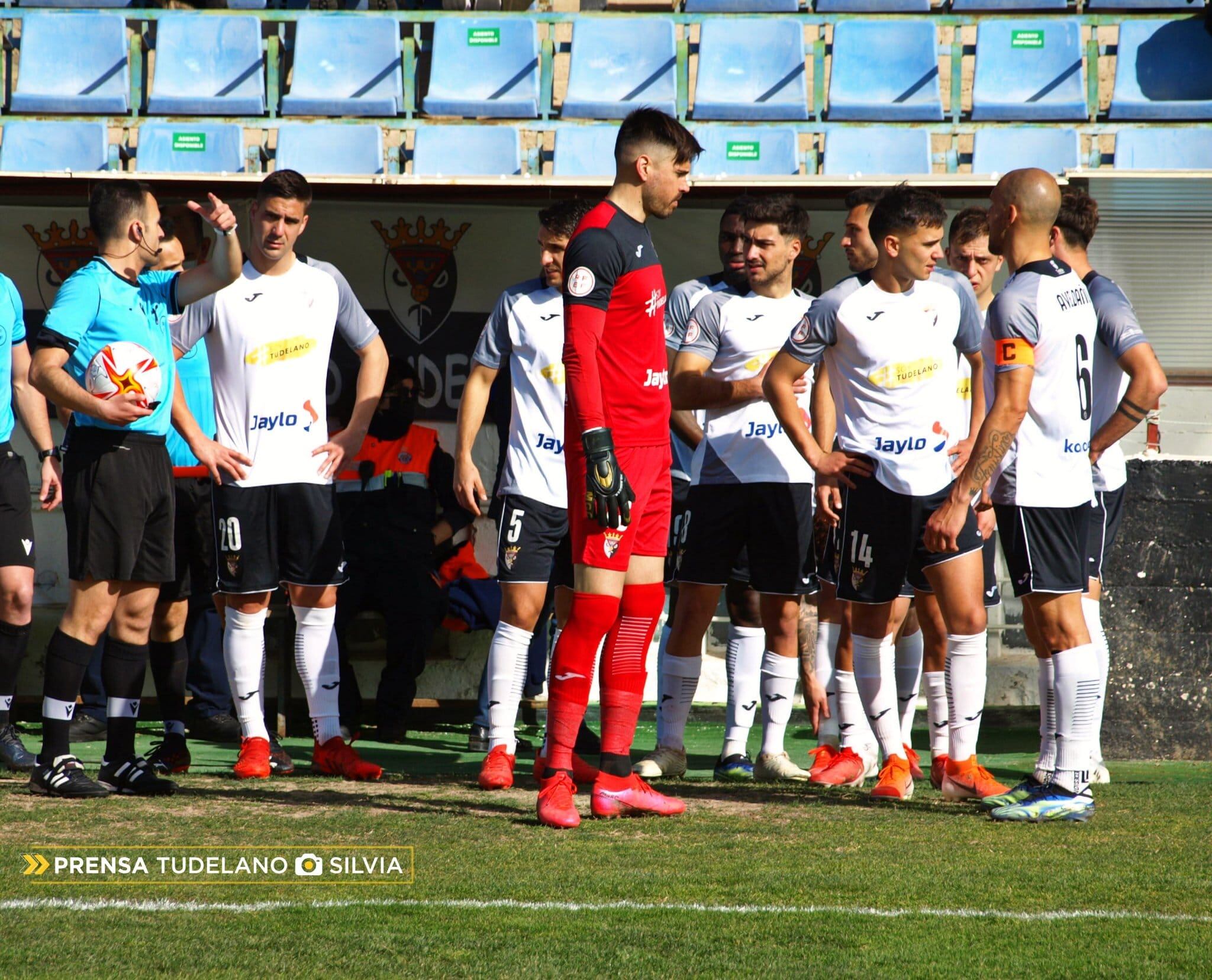 El capitán Lucas Aveldaño junto a sus compañeros del Tudelano