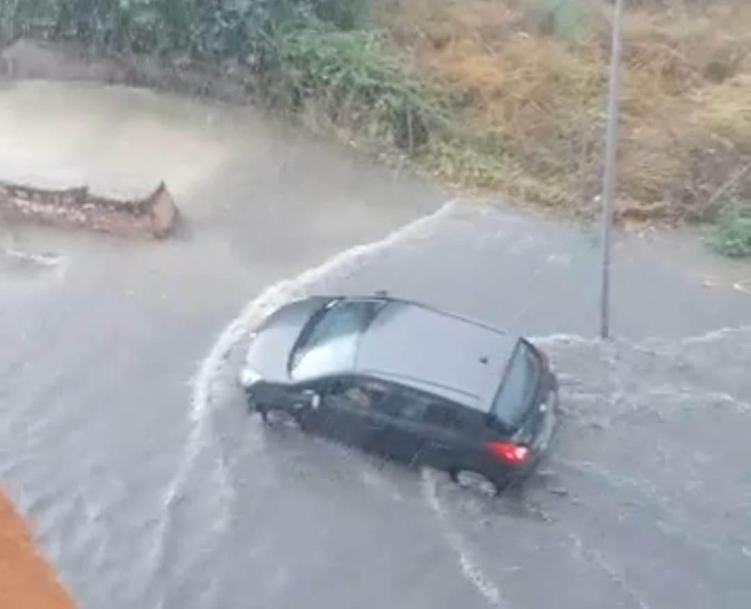 Zona de Rosalía de Castro en plena lluvia torrencial