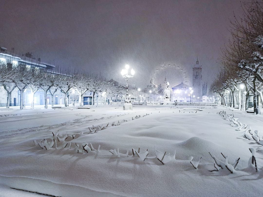 Imagen de la Plaza de Cervantes de Alcalá de Henares esta madrugada. 