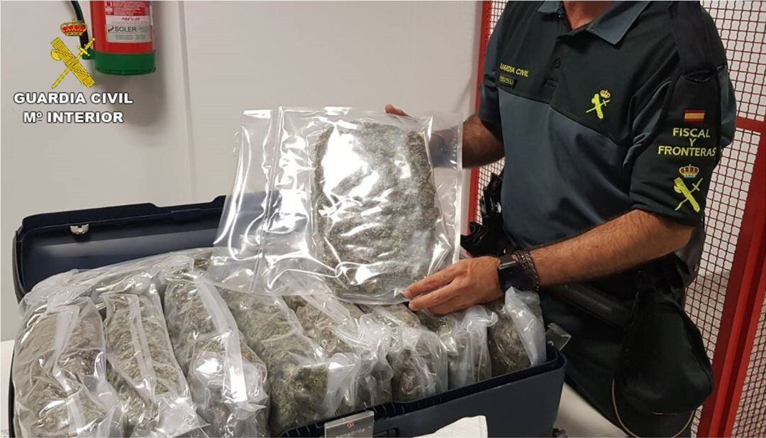 23 kilos de marihuana incautados en el Aeropuerto de Alicante-Elche