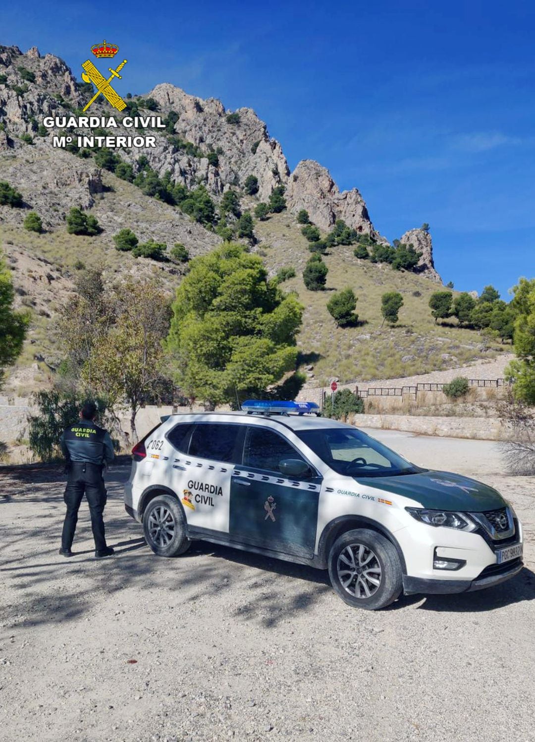 Agente de la Guardia Civil en la zona del accidente