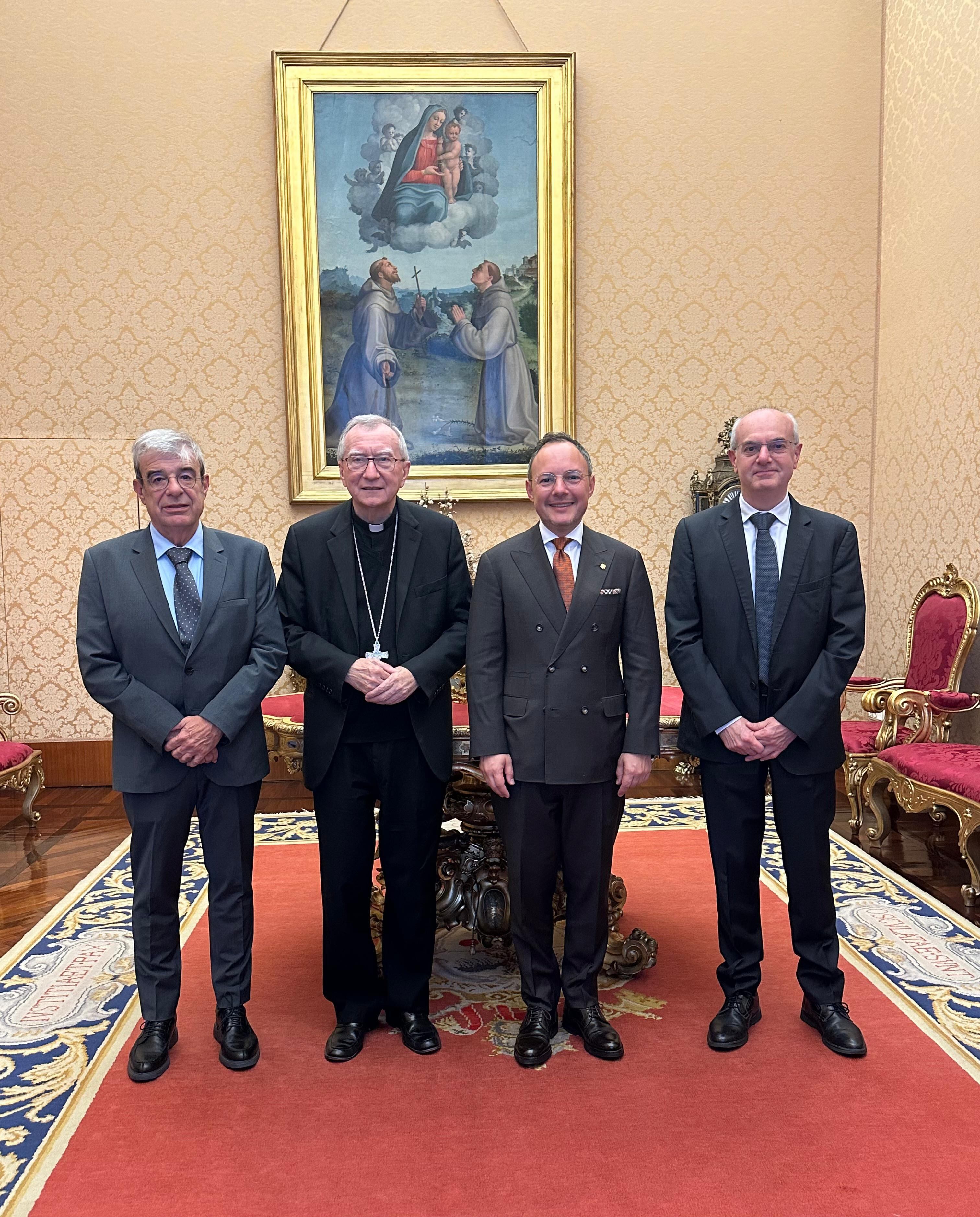 La delegació andorrana encapçalada pel cap de Govern, Xavier Espot, amb el secretari d&#039;Estat de la Santa Seu, Pietro Parolin, al Vaticà