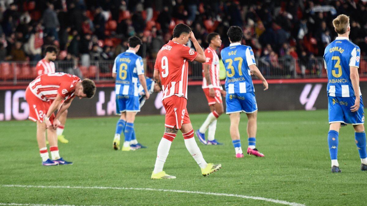 Con el pitido final se confirmaba la dura derrota para el Almería frente a un Deportivo muy superior.