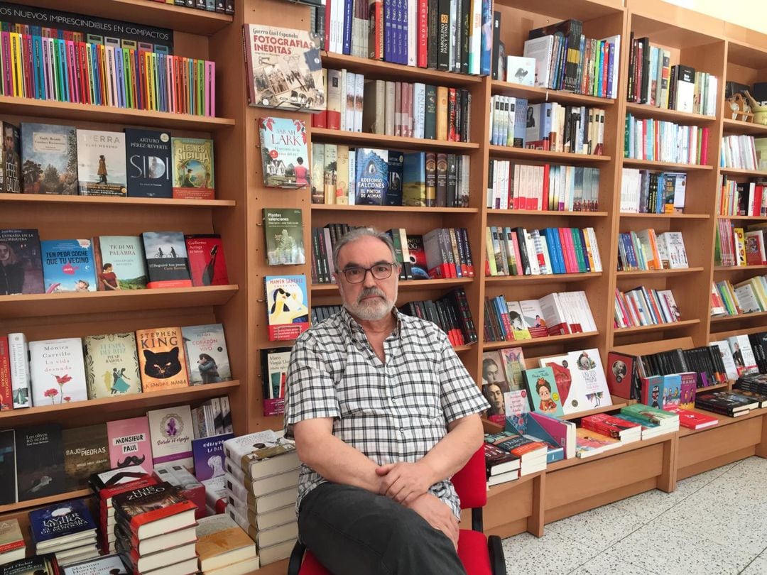 Augusto Beltrá, en la librería