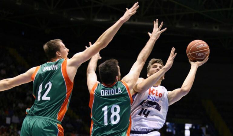 Laboral Kutxa juega su jornada liguera en Sevilla.