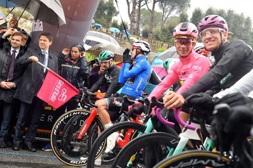 Los corredores del Giro antes de la quinta etapa.