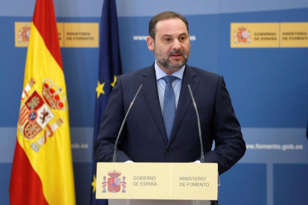 El ministro de Fomento, José Luis Ábalos, durante su intervención en la presentación del sello conmemorativo “40 años de Constitución, 40 años de España”.