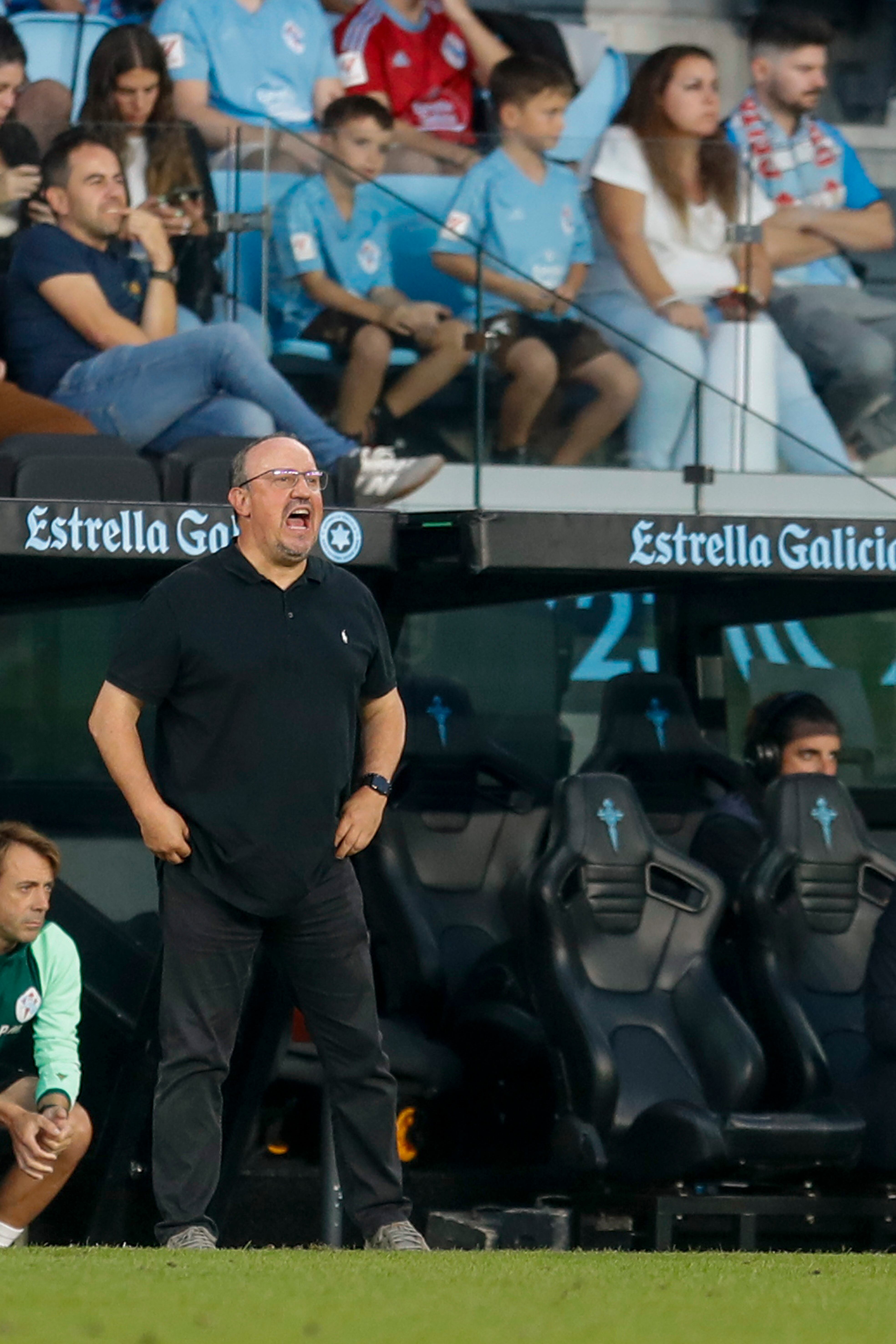 VIGO (PONTEVEDRA), 28/09/2023.- El entrenador del Celta, Rafa Benítez, durante el partido de la séptima jornada de LaLiga que Real Celta de Vigo y Deportivo Alavés disputan este jueves en el estadio de Balaídos. EFE/ Salvador Sas
