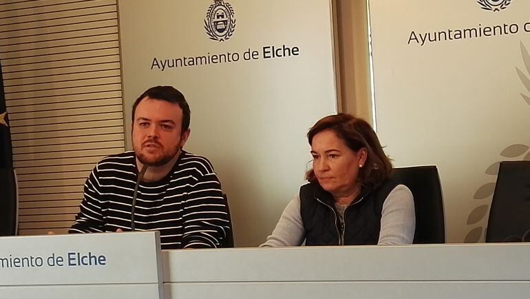 El concejal de Palmeral, Antonio García, y la técnico, Maite Ruiz