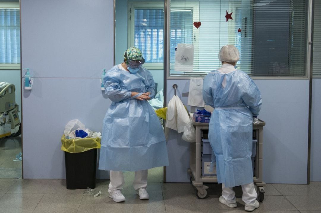 Dos enfermeras en uno de los hospitales de Elche