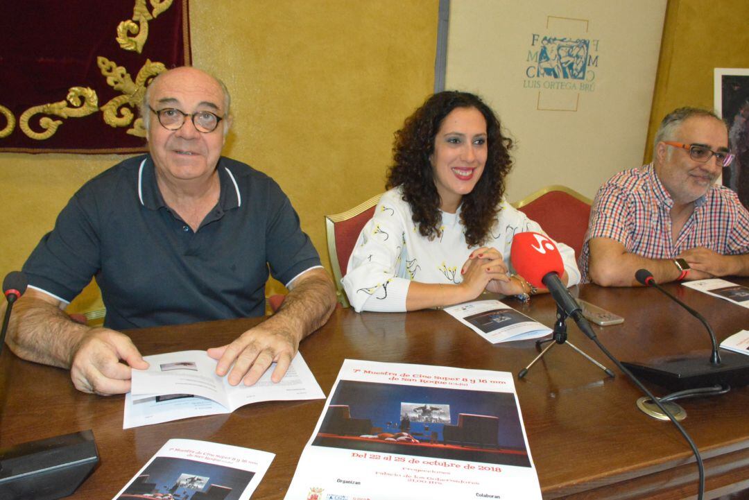 Esteban Gallego junto a la concejal de Cultura del Ayuntamiento de San Roque Dolores Marchena. 