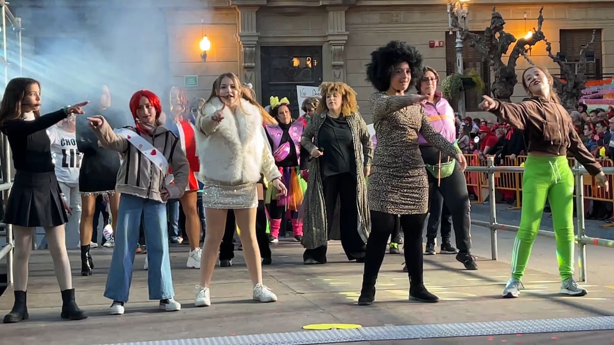 Animado y colorido carnaval oscense