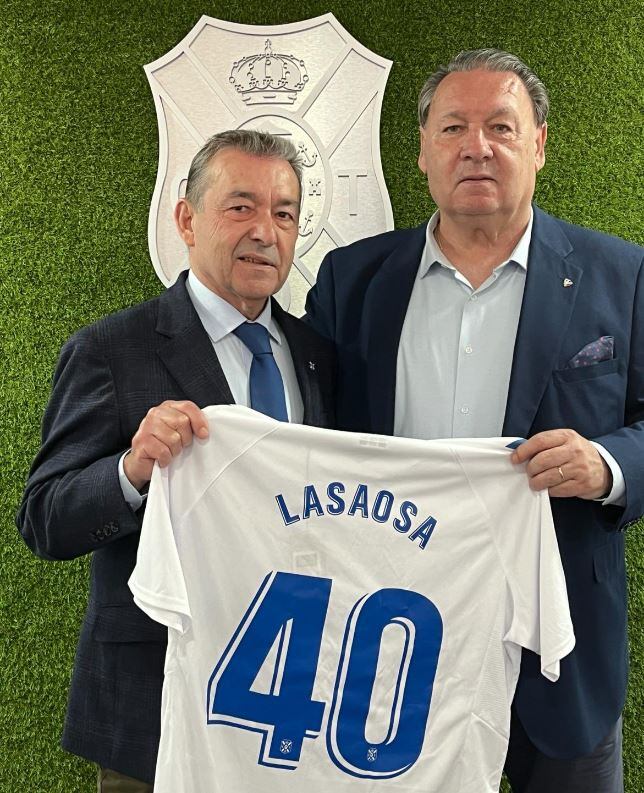 Lasaosa recibió un homenaje del CD Tenerife