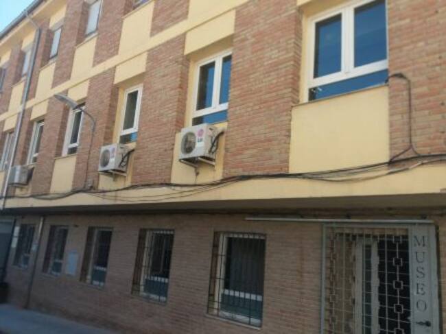 Ventanas ya cambiadas en la Escuela de Música (Primera Planta) y el nuevo Museo (Planta Baja)