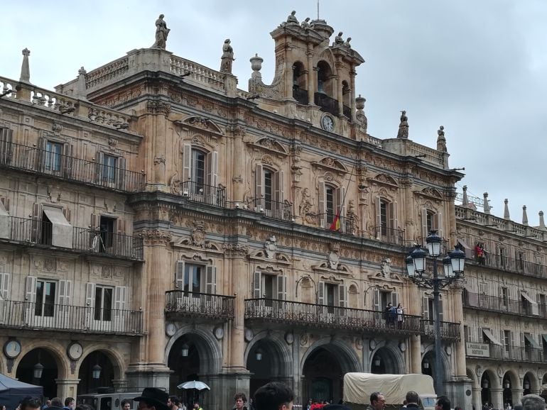 Imagen de la bandera de la República, ya caída en el Ayuntamiento de Salamanca.