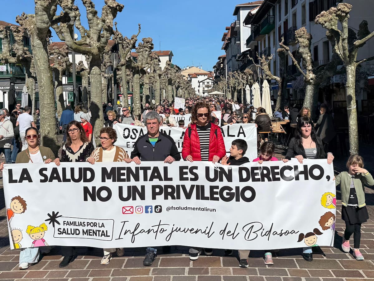 La comarca del Bidasoa clama contra el "abandono" de la salud mental: "Nuestros hijos no pueden esperar"