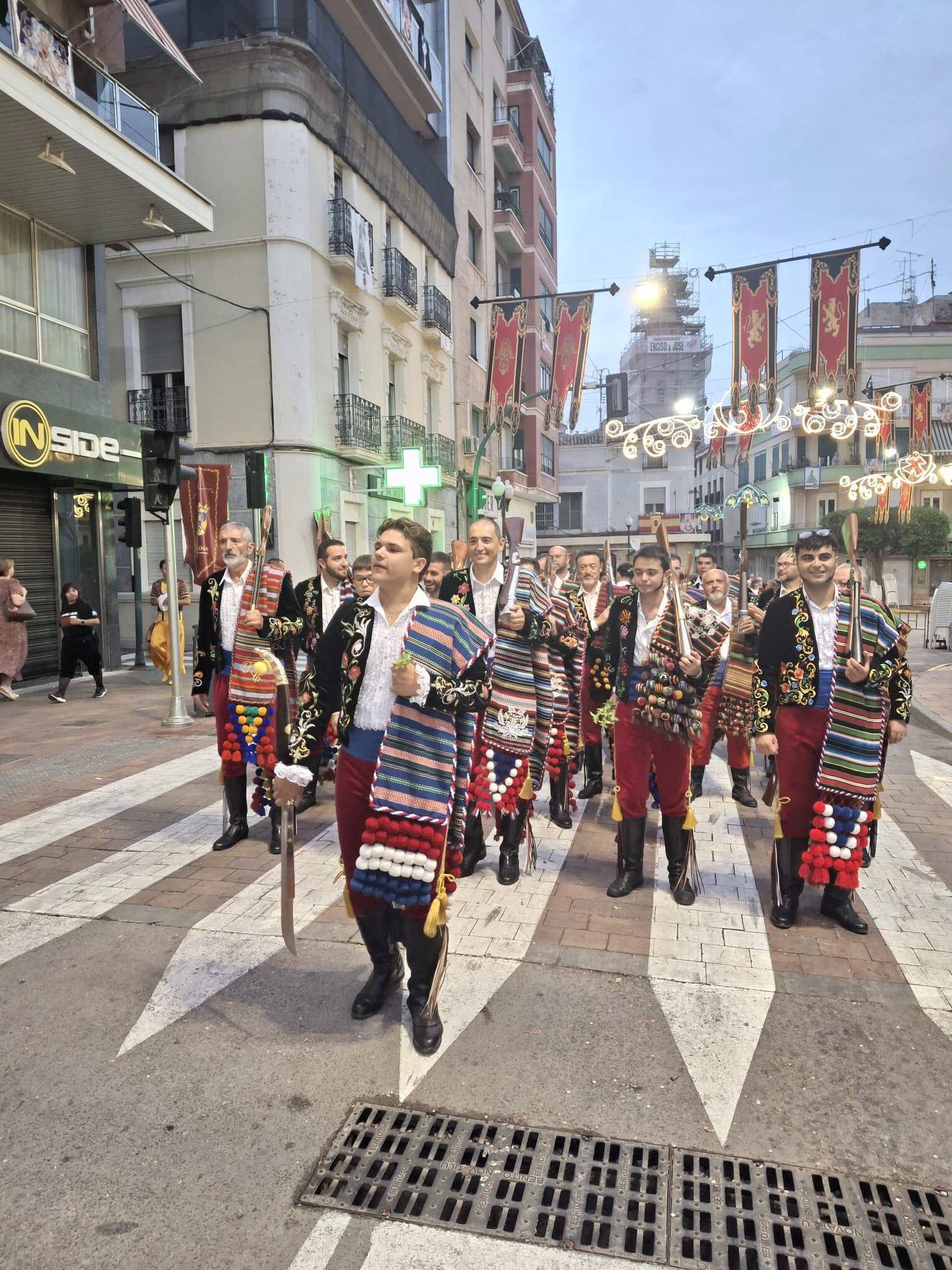 Diana del día 8 de la comparsa de Andaluces