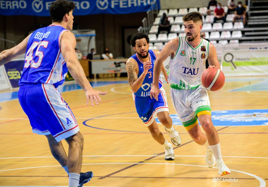 El TAU Castelló coge ventaja en la serie ante Lucentum (78-70) 