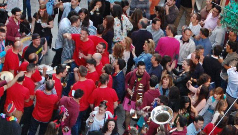 Los vecinos de la asociación del ruido denuncian la intensa contaminación acústica en "La Zona'