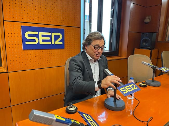 Raúl Sanllehí, en el estudio de Radio Zaragoza durante la entrevista en Ser Deportivos Aragón