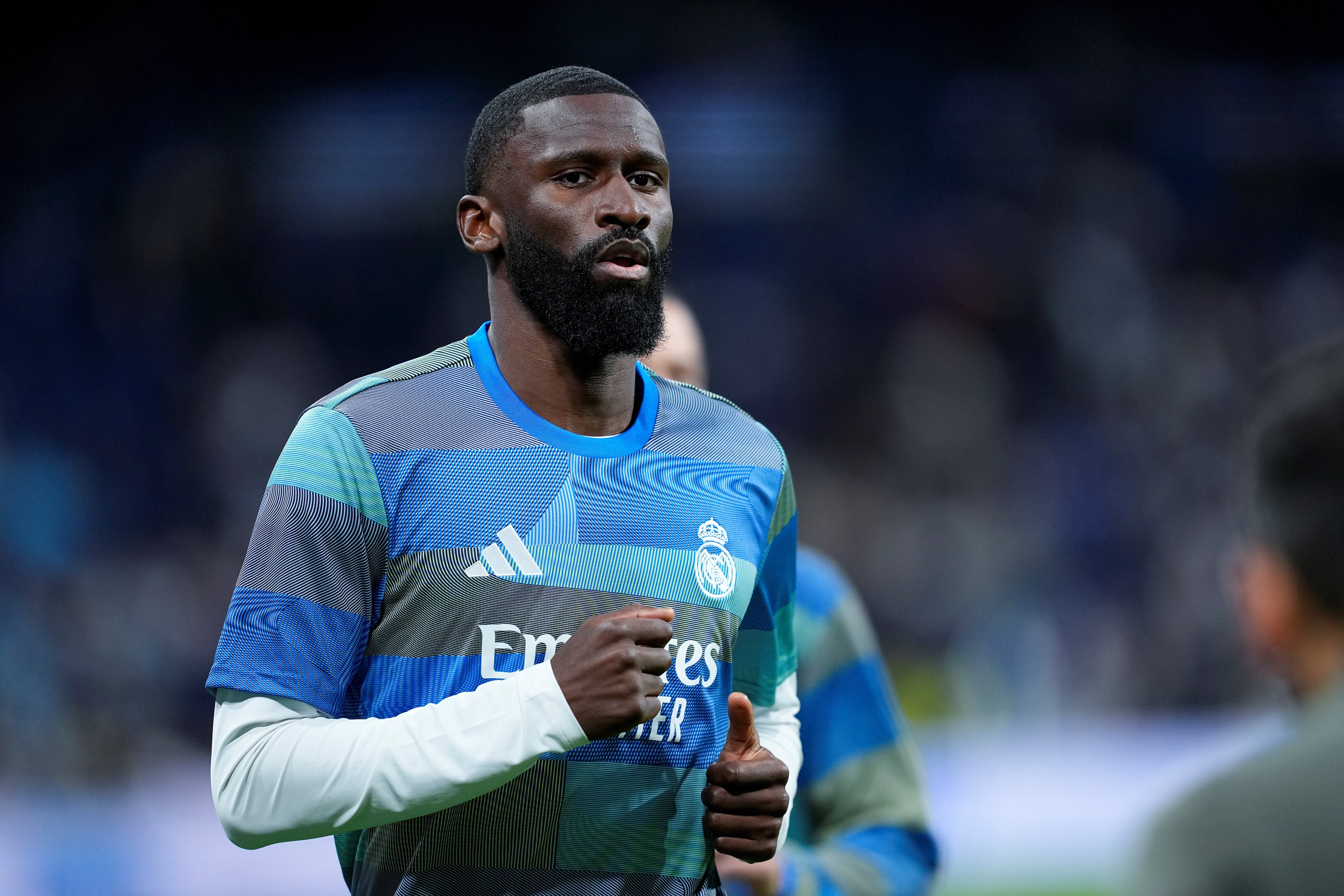 Antonio Rüdiger calentando con el Real Madrid antes del partido frente al Betis en LaLiga