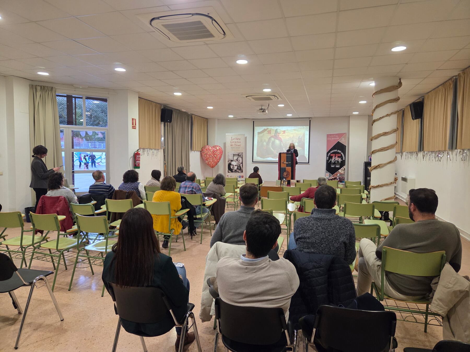 Un instant de la lectura del Tirant en el col·legi José Arnauda