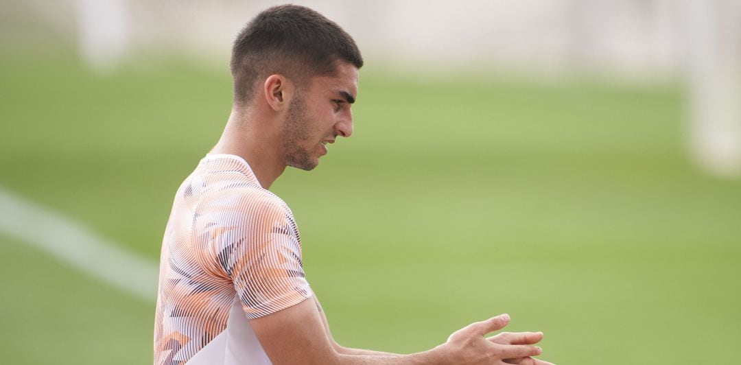 Ferrán Torres, durante un entrenamiento de esta semana con el Valencia