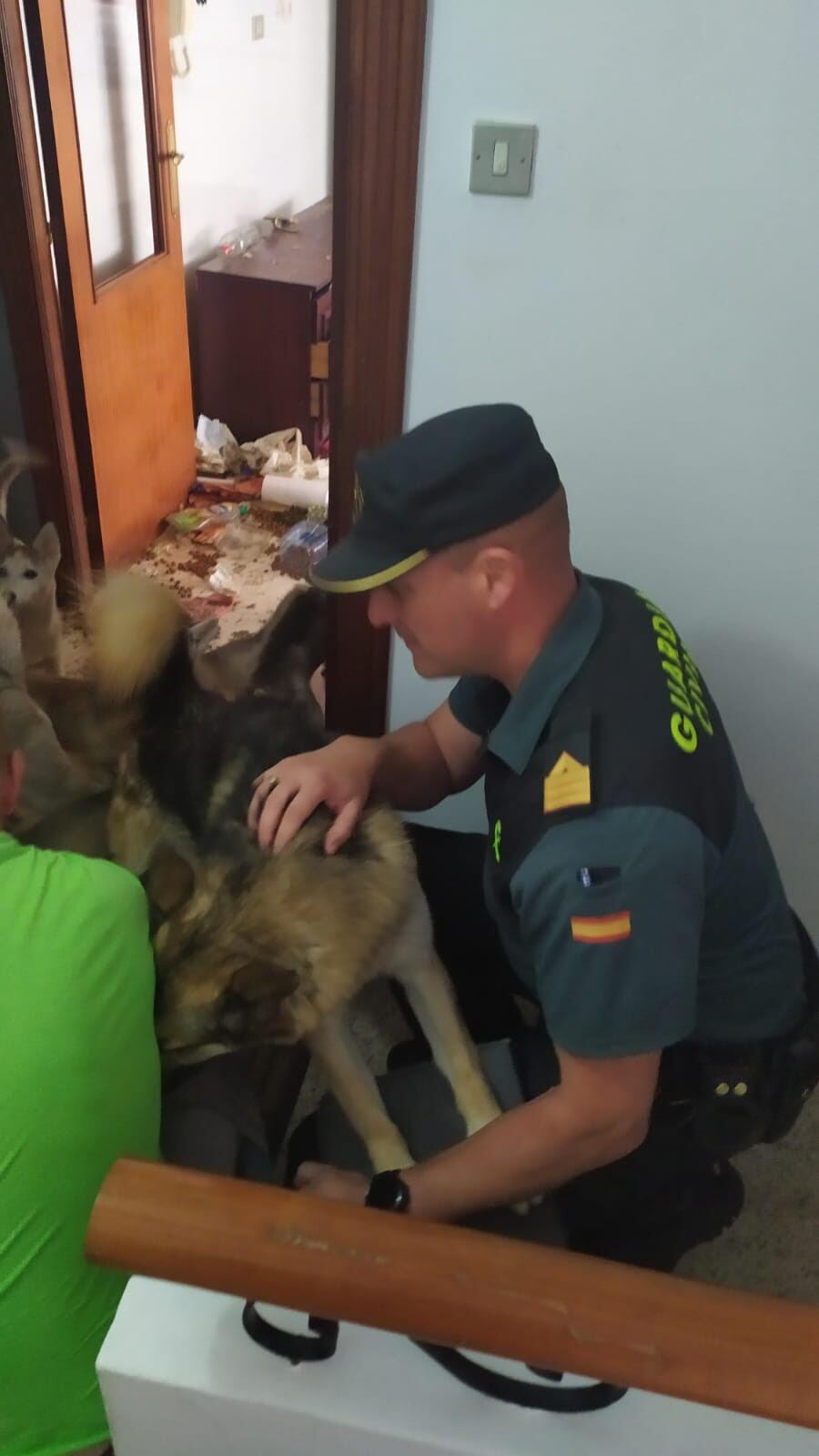 Los agentes recuperaron al cachorro