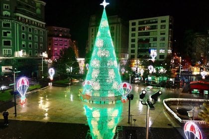 Archivo - Luces de Navidad en la Plaza del Ayuntamiento de Santander - AYUNTAMIENTO DE SANTANDER