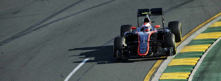 El británico Jenson Button, en la primera jornada de entrenamientos en Albert Park.