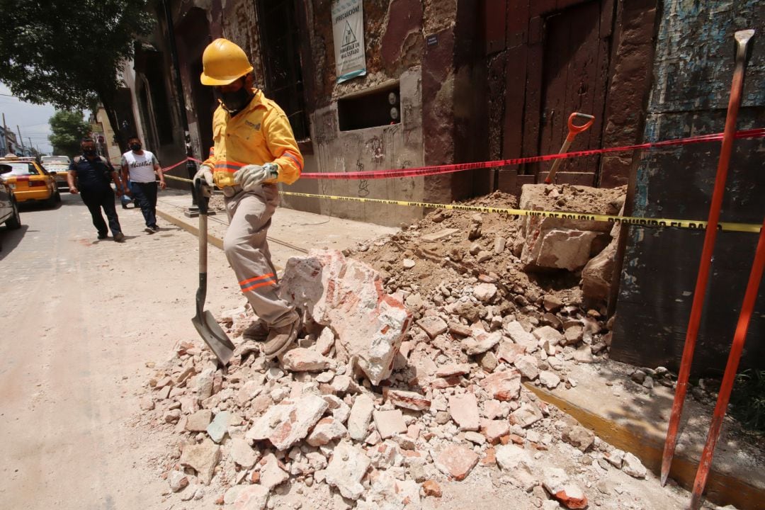 Desperfectos y daños en edificios provocado por el terremoto en Oaxaca, Mexico 