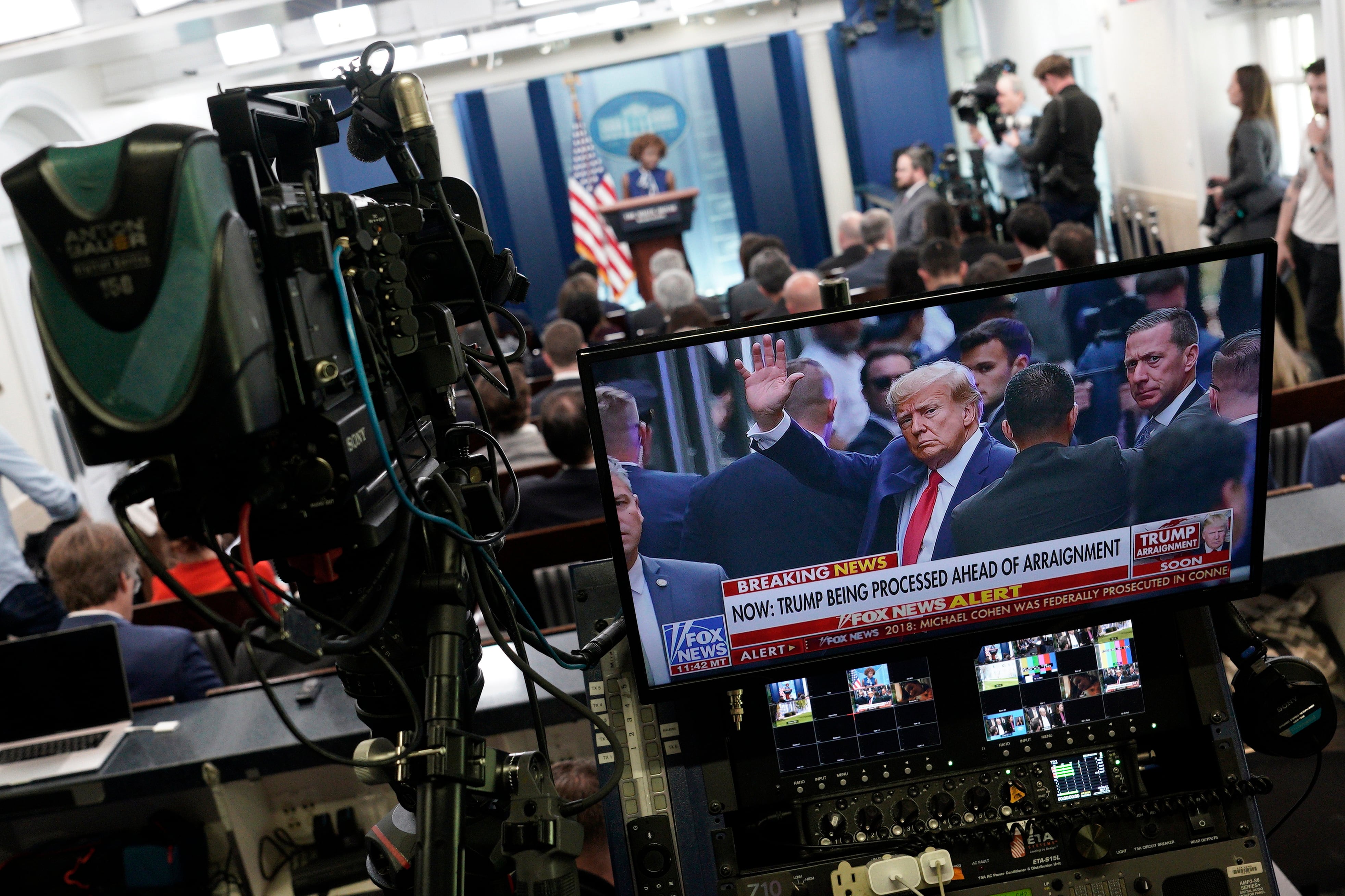 Un momento de la retransmisión de la declaración de Trump ante el juez en FOX News