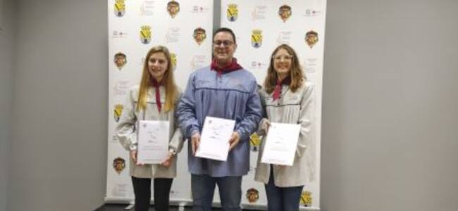 El presidente de la JLF, Juan Salvador Pérez, con las Falleras Mayores Safir Malonda y Martina Gimeno.